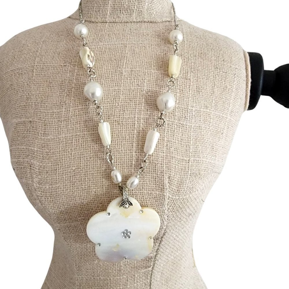 Mother of Pearl Flower Rhinestone Vintage Necklace